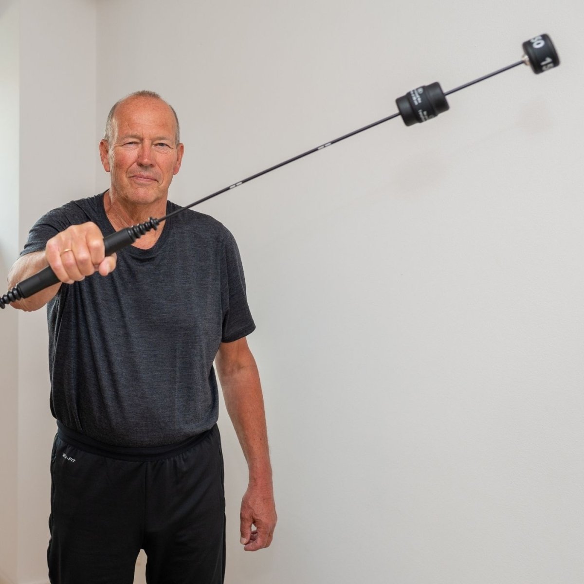 Haider Bioswing Anwendung über Kopf – Tiefenmuskulatur & Haltung trainieren – Therapiegold