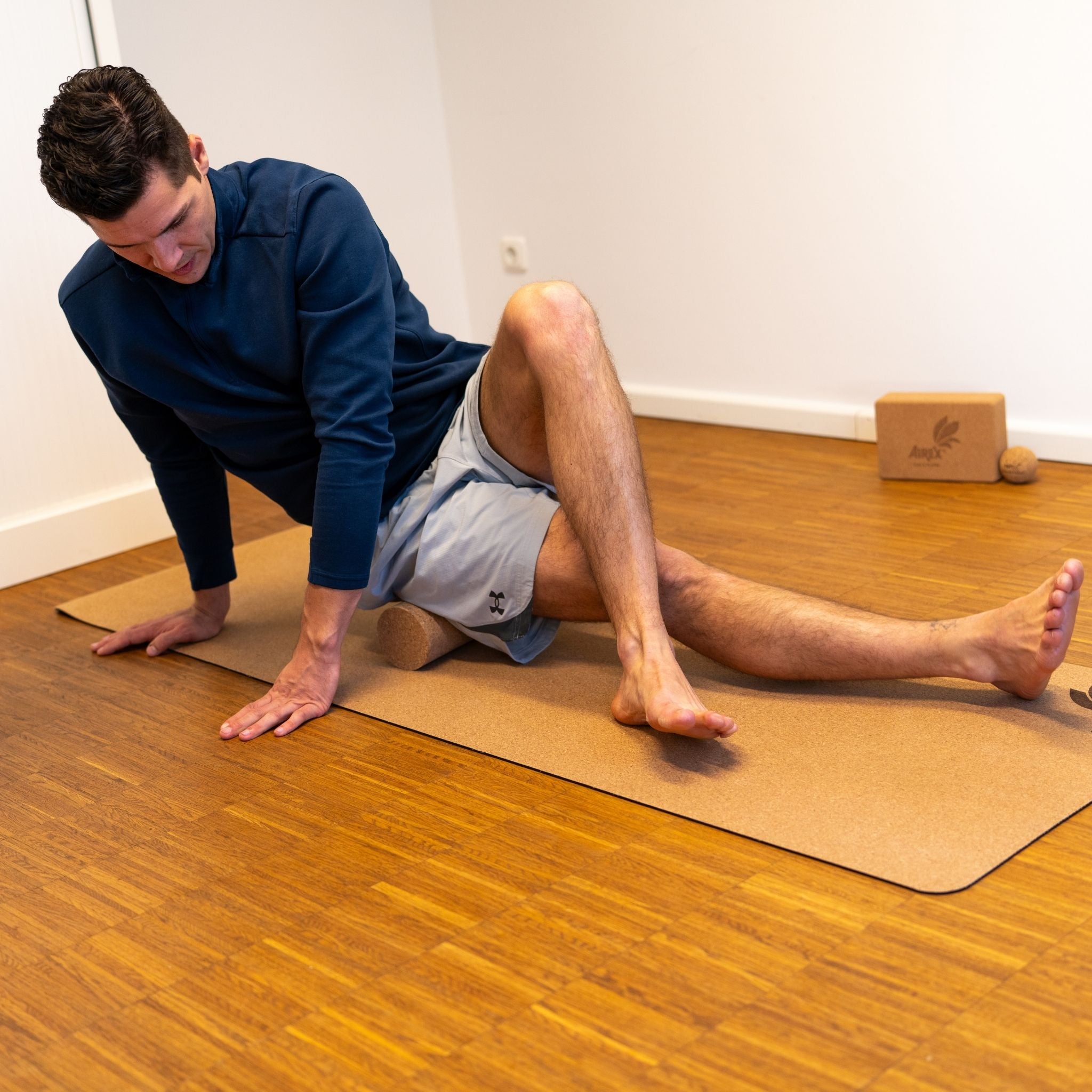 softX Cork-Roll Anwendung Oberschenkel – Faszientraining – Therapiegold